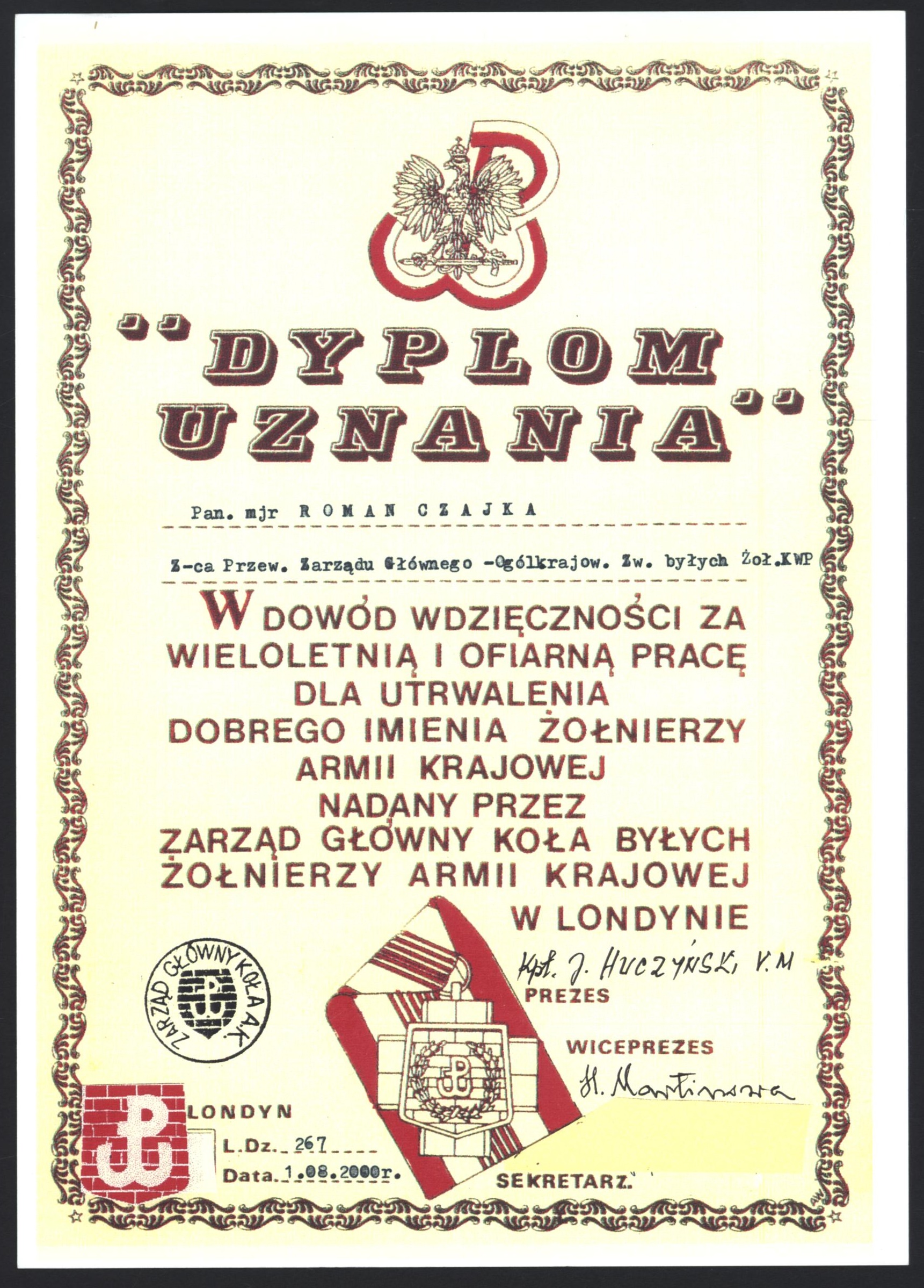 Dyplom uznania za działalność edukacyjną i popularyzatorską dla mjr. Romana Czajki.